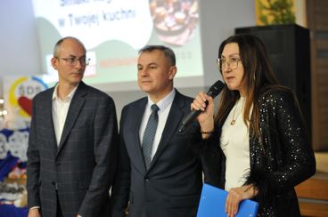 „Z tradycją i ze smakiem” w Ostrówku. Stoiska odwiedziły dziesiątki mieszkańców regionu